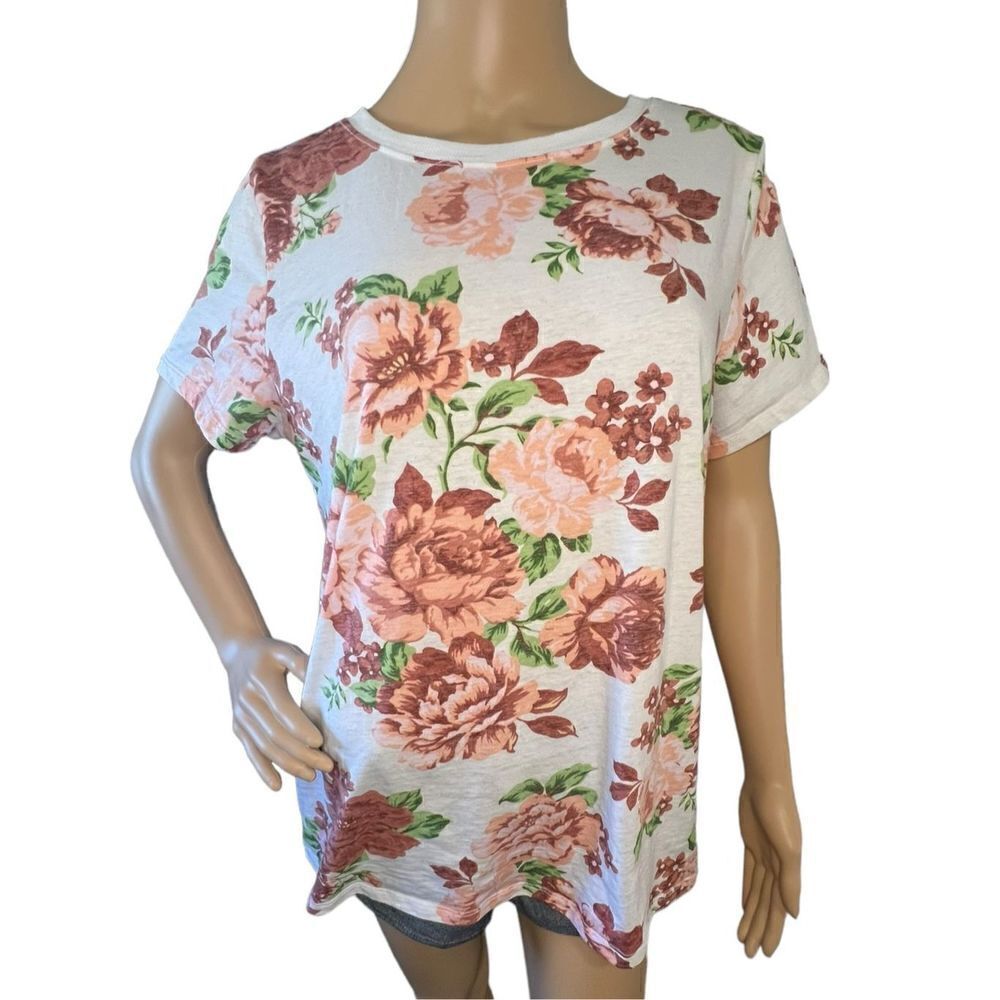 Torrid White Floral Pattern Classic Fit Short Sleeve T-Shirt
